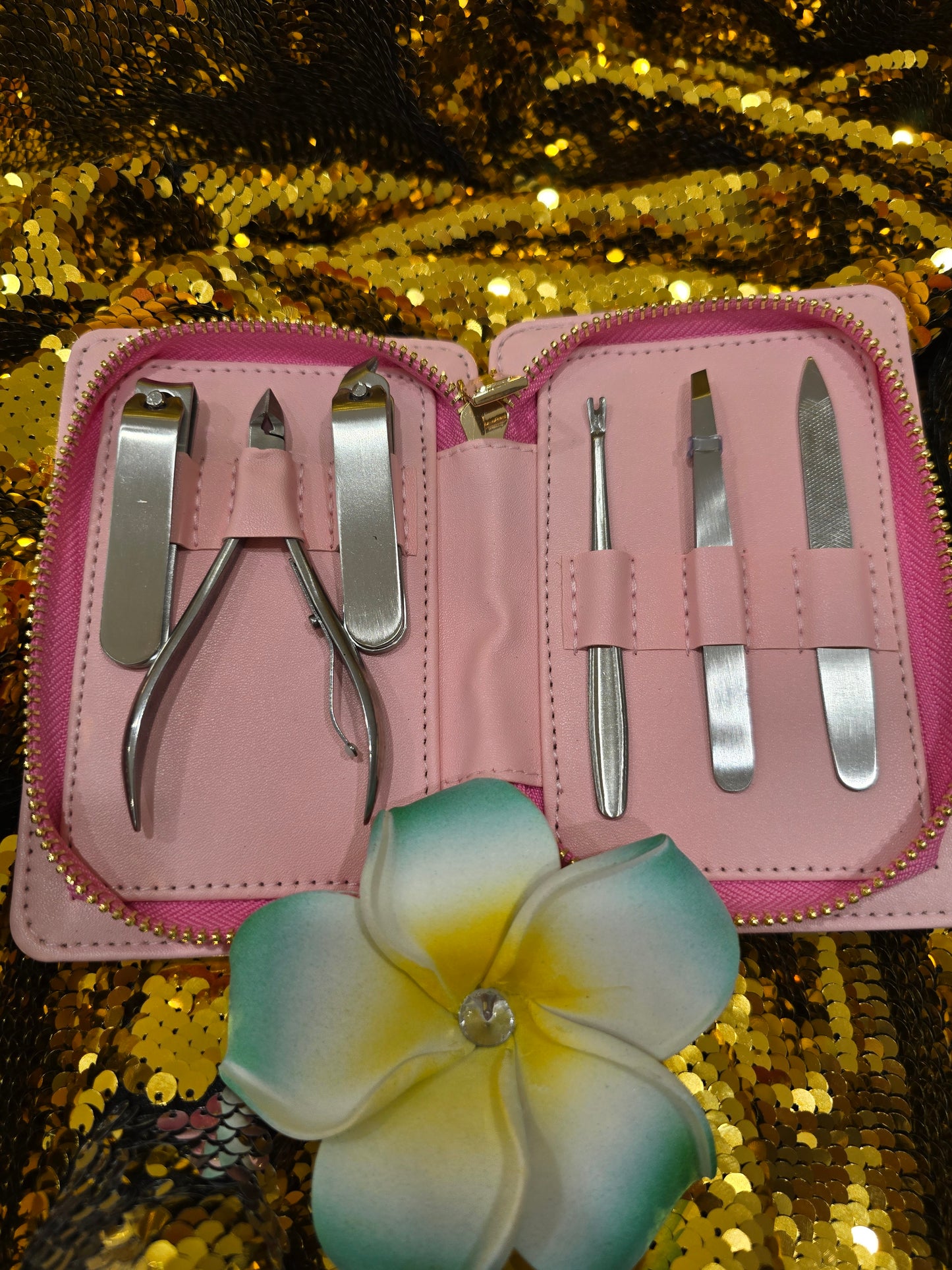 MANICURE KIT