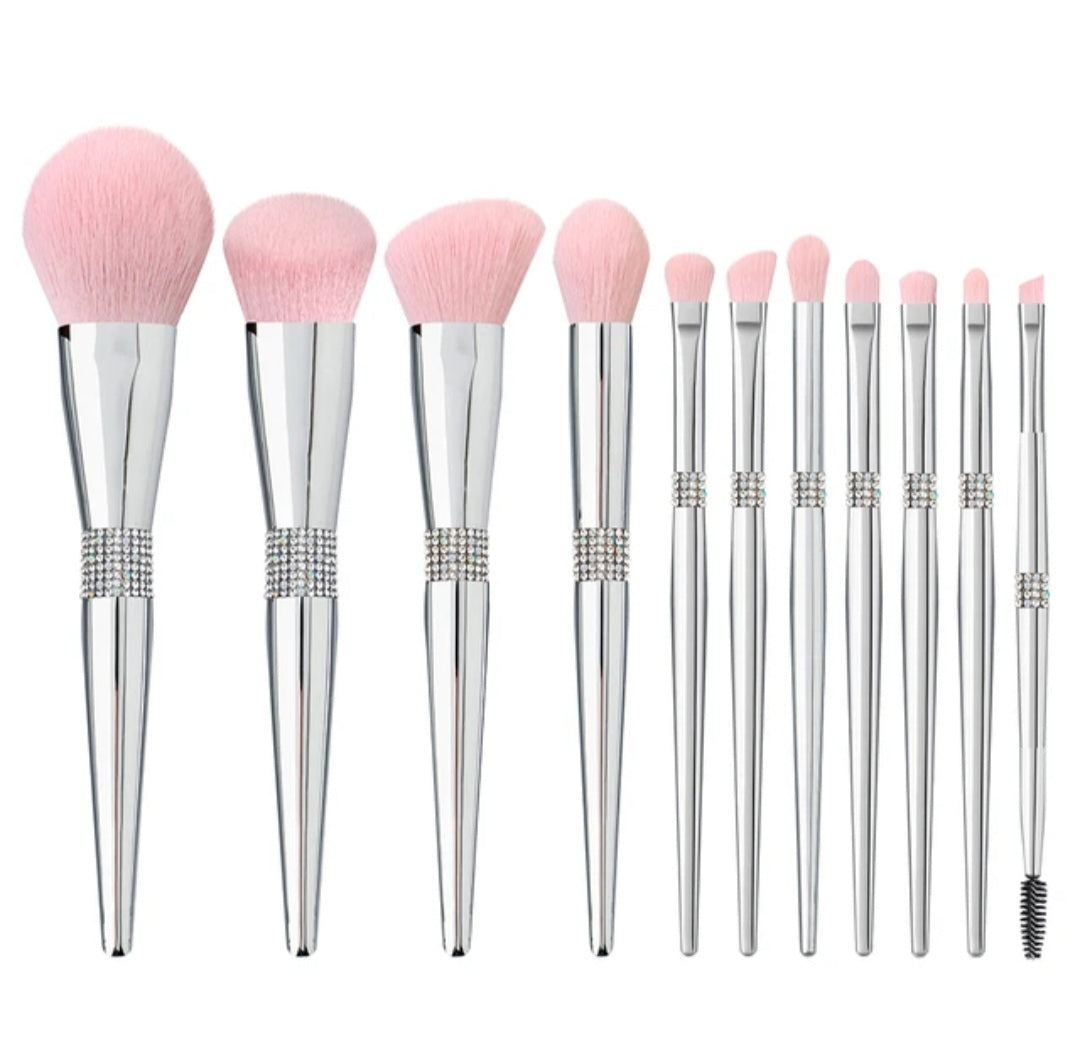 MAKE-UP BRUSHES & HOLDER