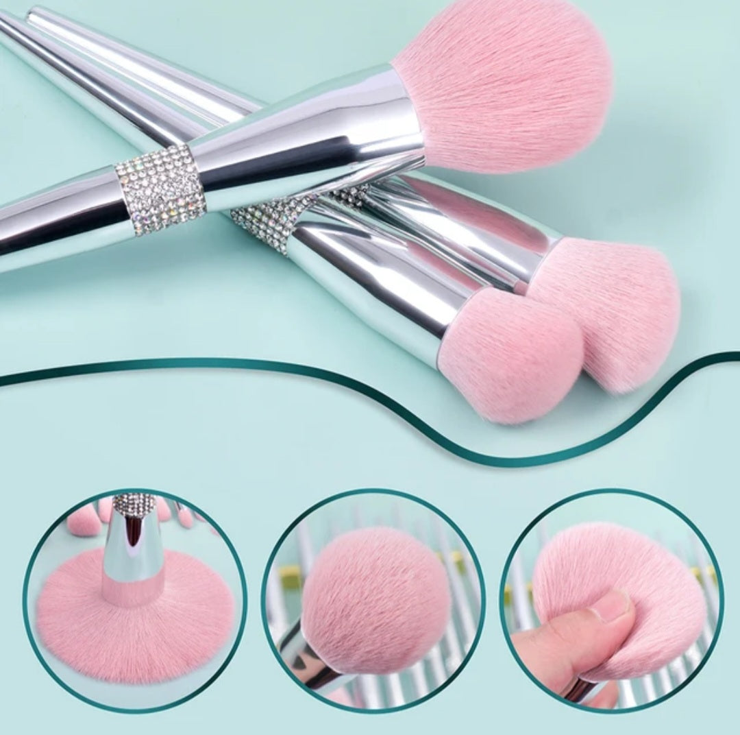 MAKE-UP BRUSHES & HOLDER